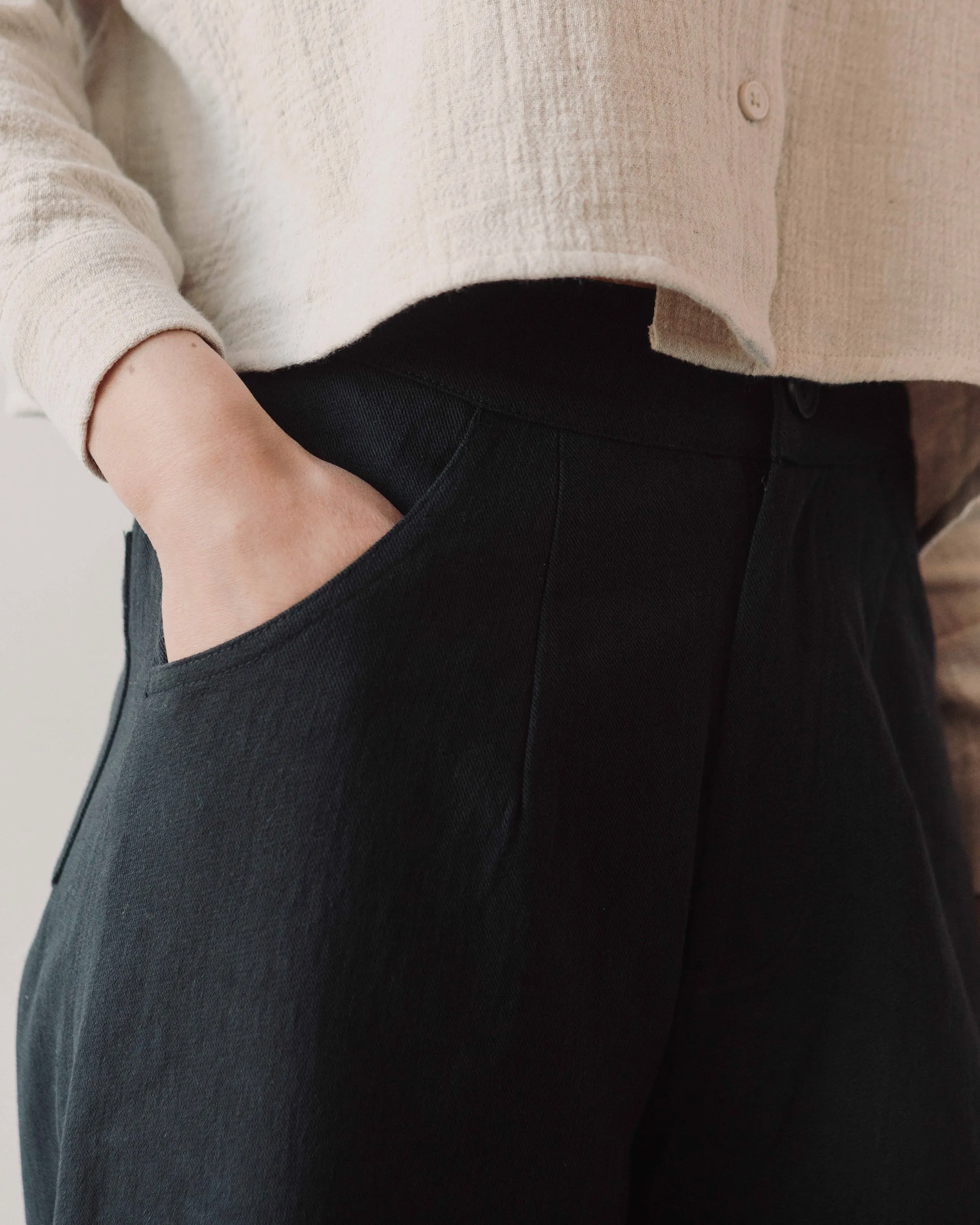 7115 Curve Legged Trouser, Black